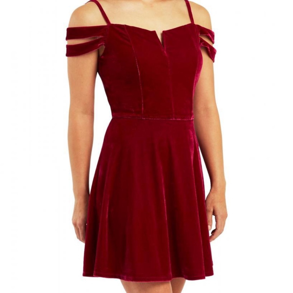 Elegant Pink Velvet Off-Shoulder Dress